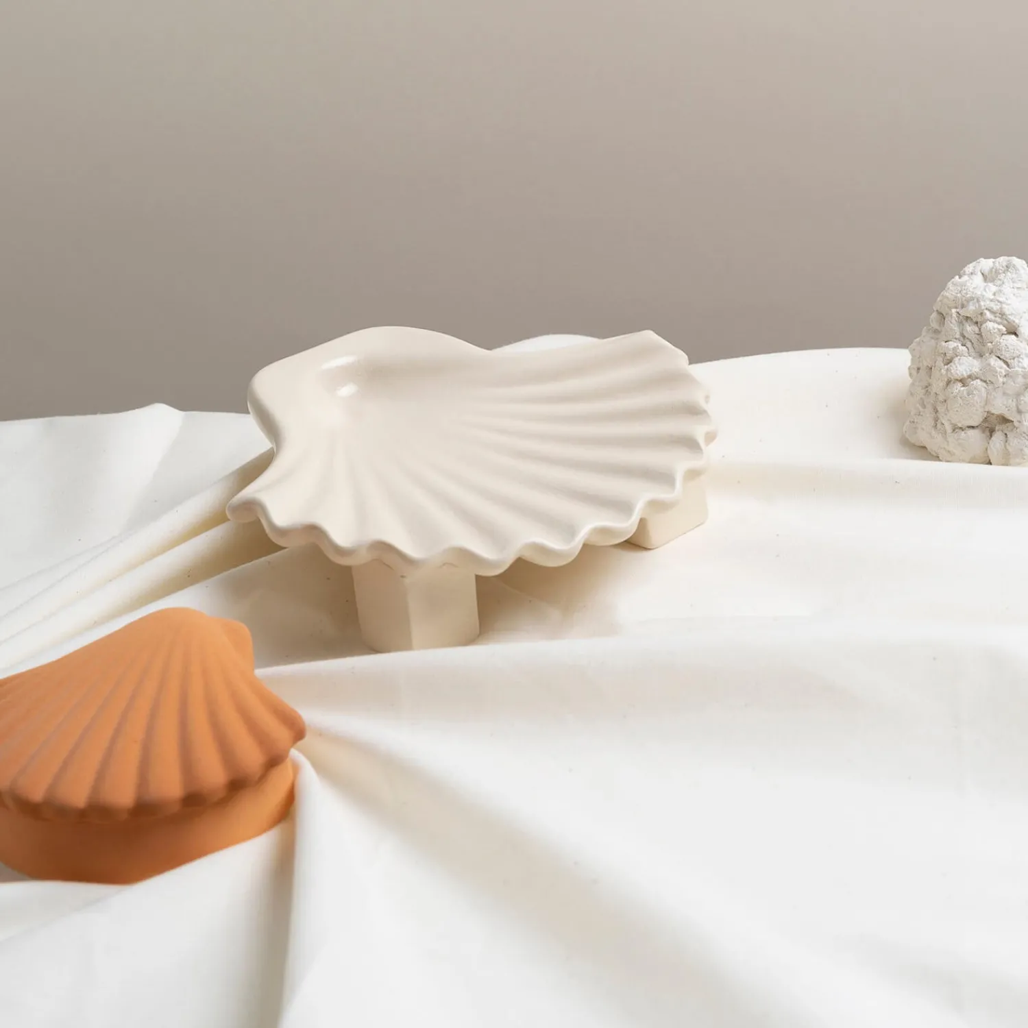 Home Accessories*Los Objetos Decorativos Seashell Box - Amber