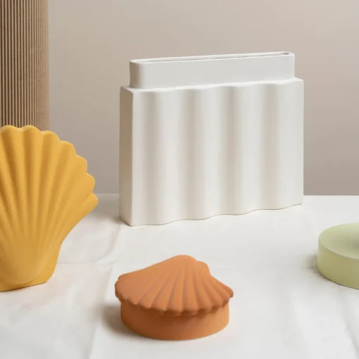 Home Accessories*Los Objetos Decorativos Seashell Vase - Honey