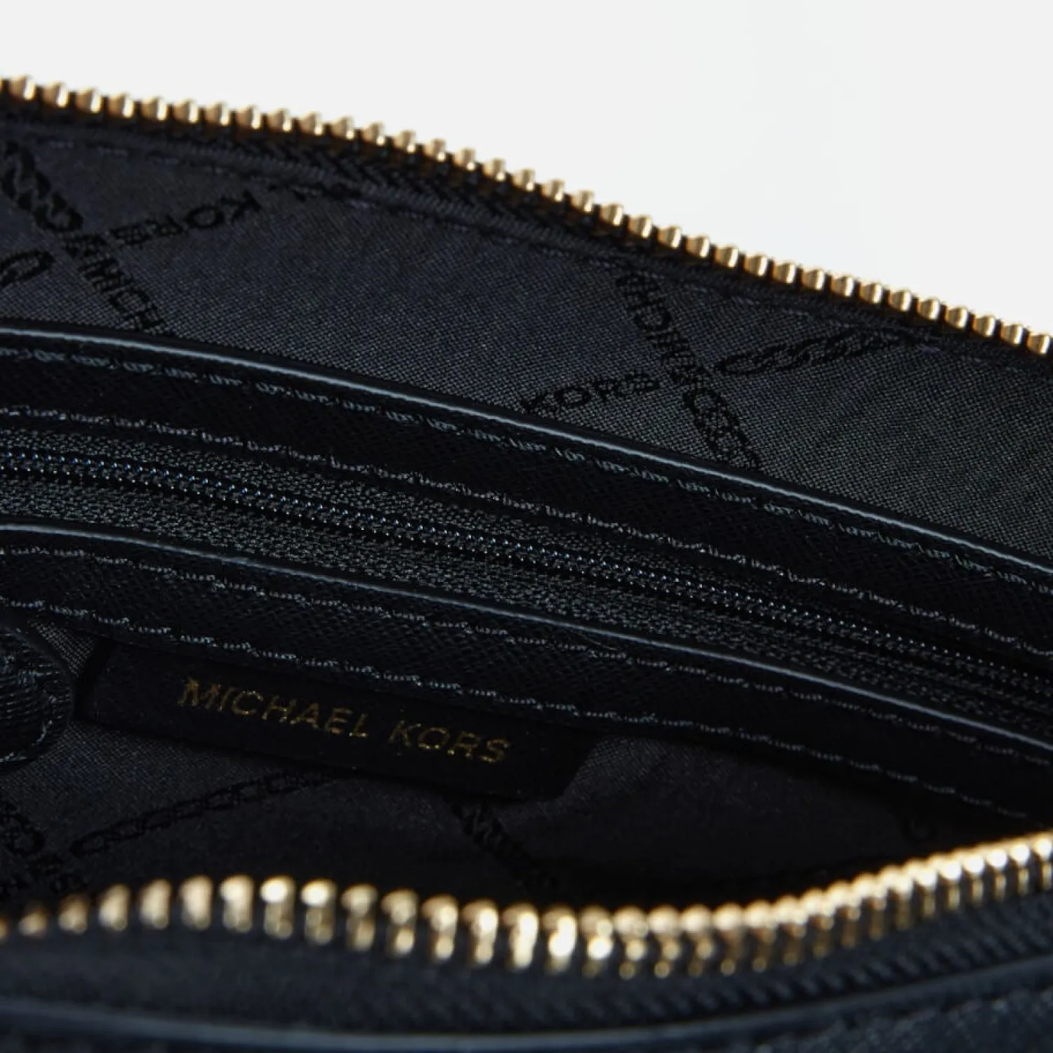 Crossbody Bags*MICHAEL Michael Kors Women's Jet Set Charm Large Dome Cross Body - Black